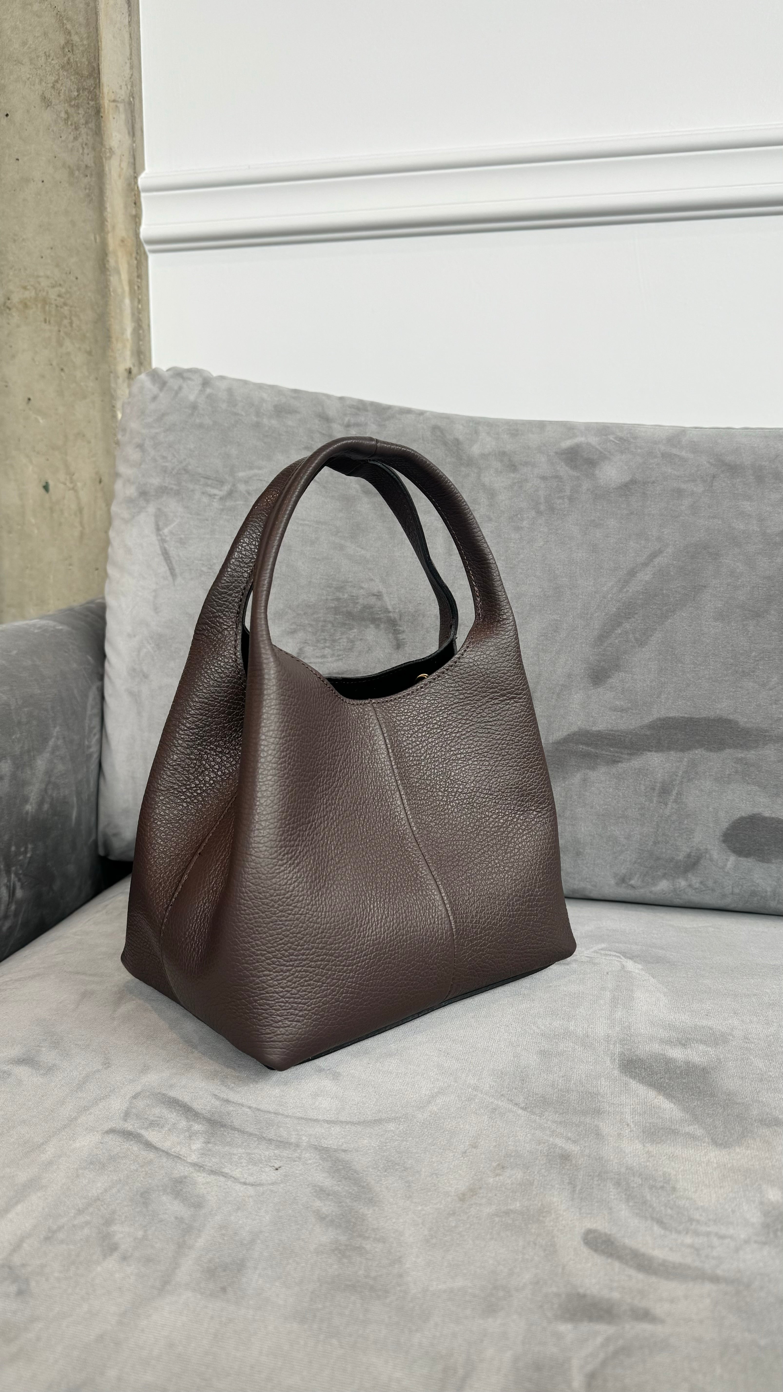 Minimalistyczna torebka skórzana do ręki Muse