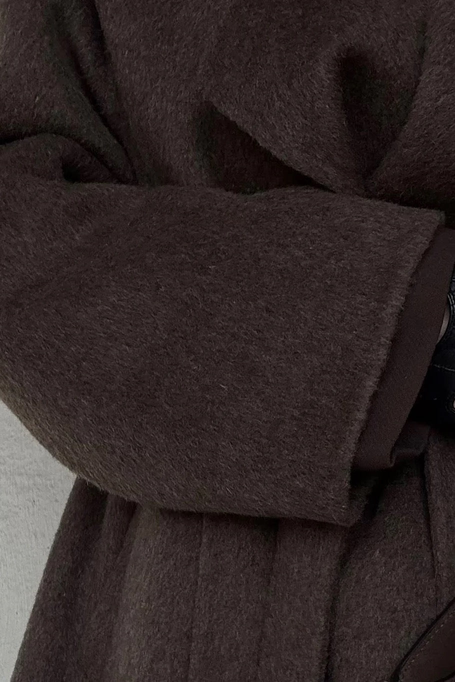 Brązowy rozkloszowany płaszcz z paskiem Mocca Flare - 70% wełny