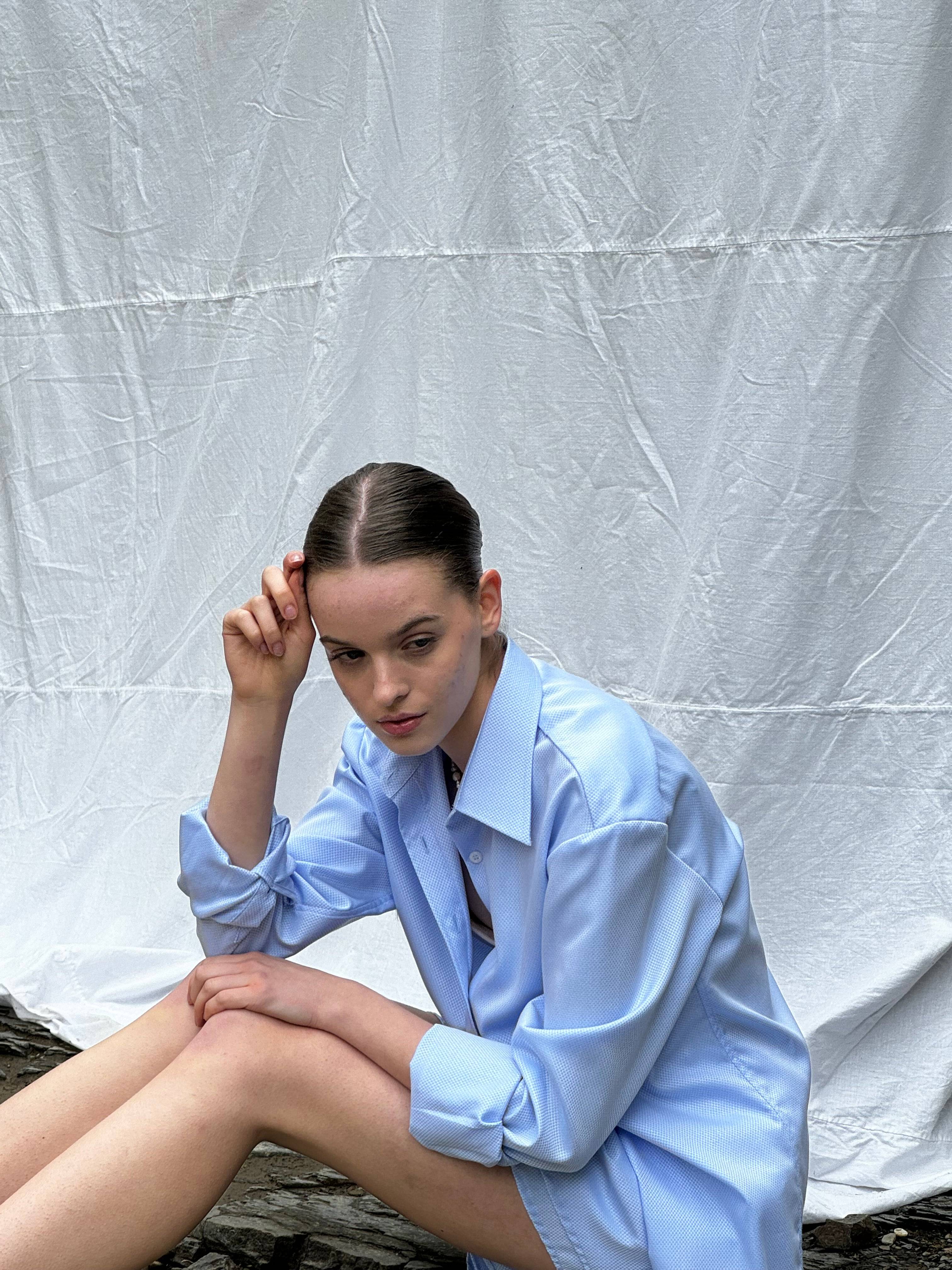 Niebieska koszula damska luźna CHAMBRAY | LAIF