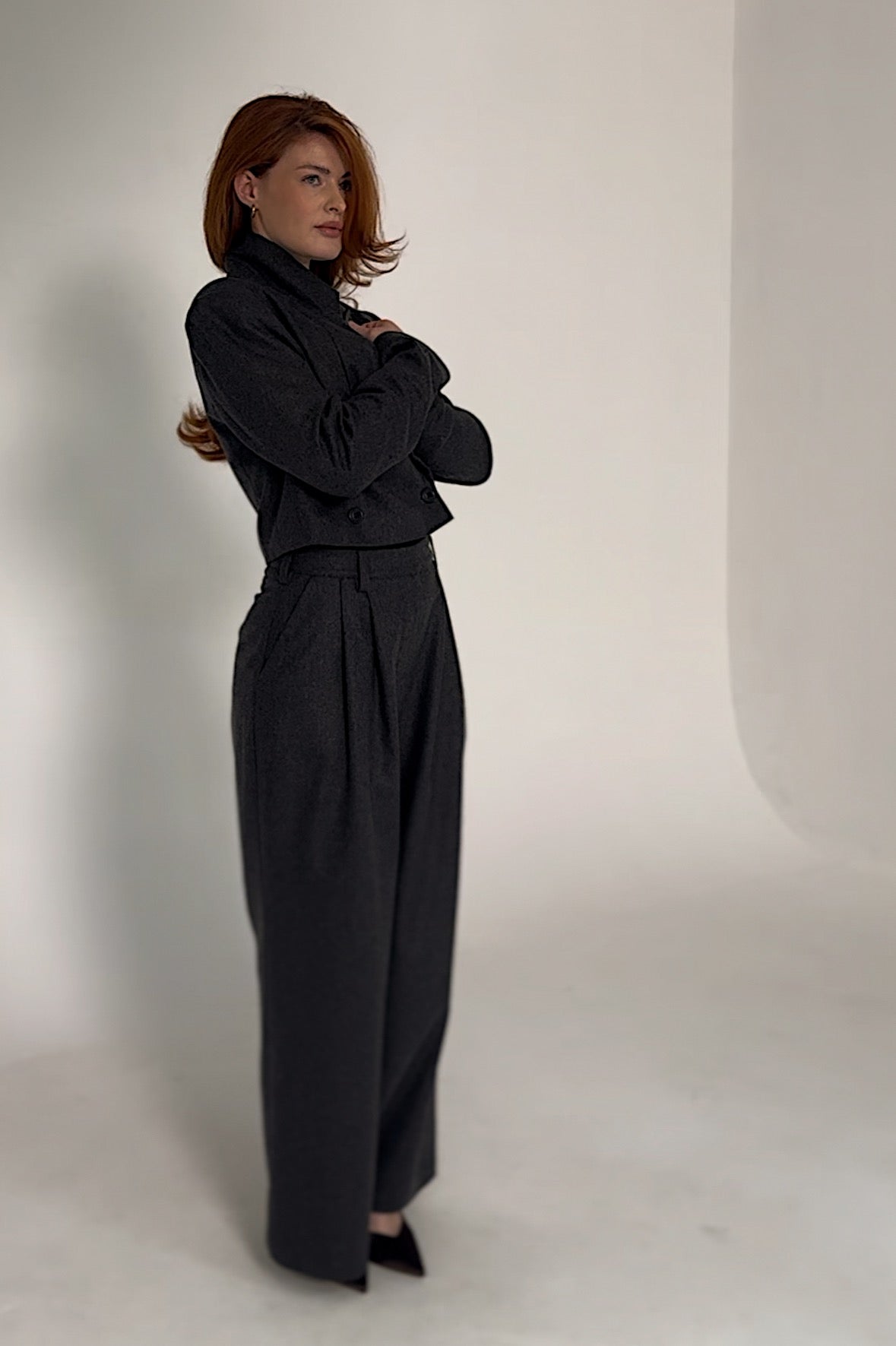 Szara krótka marynarka damska z wełny i kaszmiru - Aston