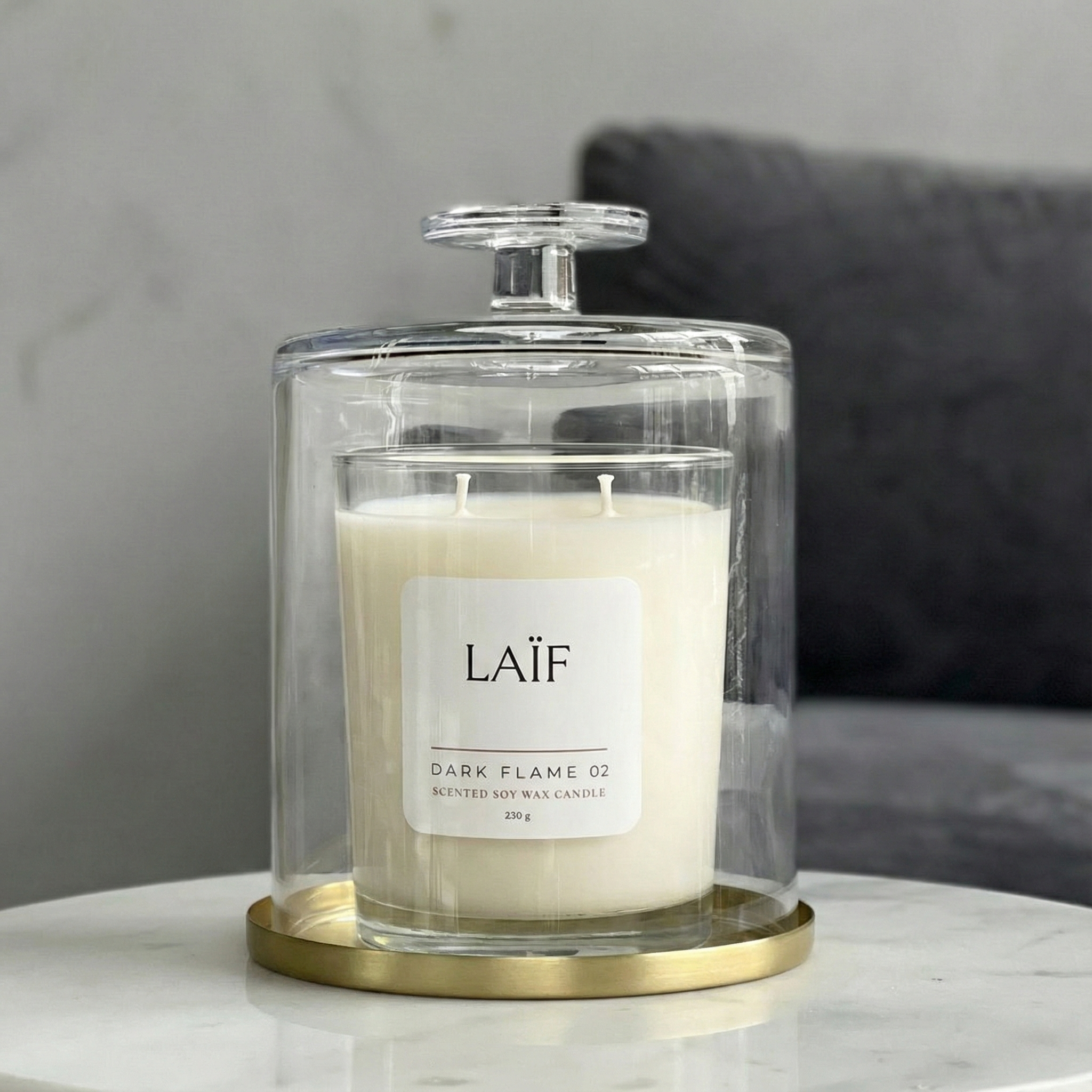 Sojowa świeca Dark Amber 02 GOLD w szklanym kloszu