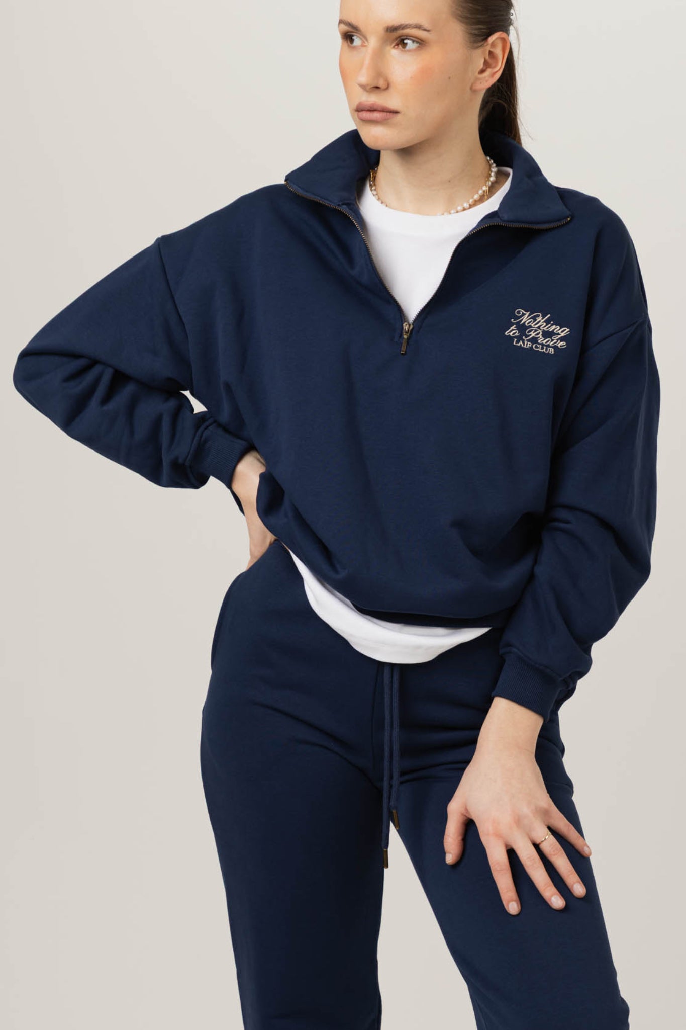 Elegancka bluza damska Laif-O-Lounge z kołnierzykiem polo ZIP