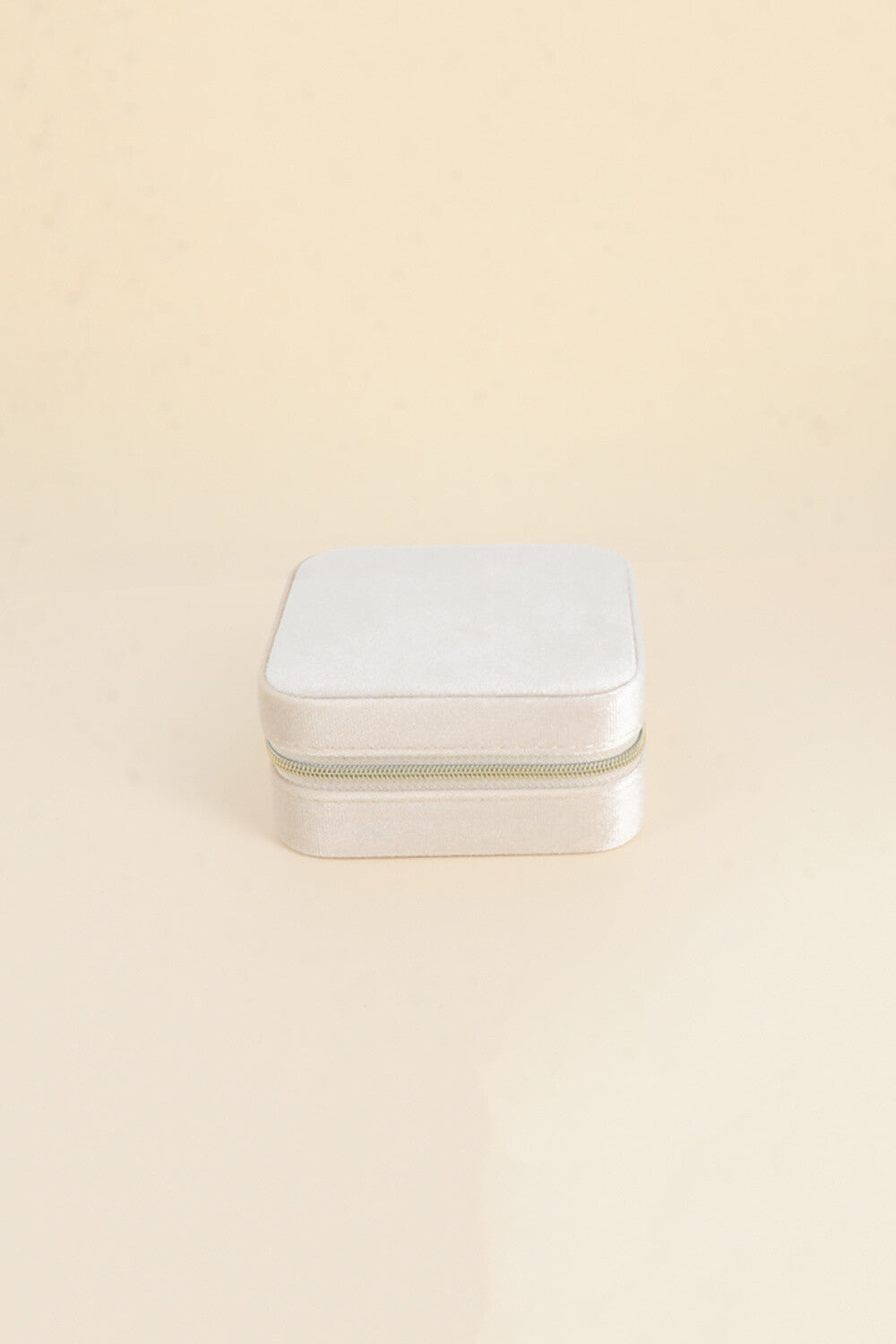 Eleganckie welurowe pudełko na biżuterię