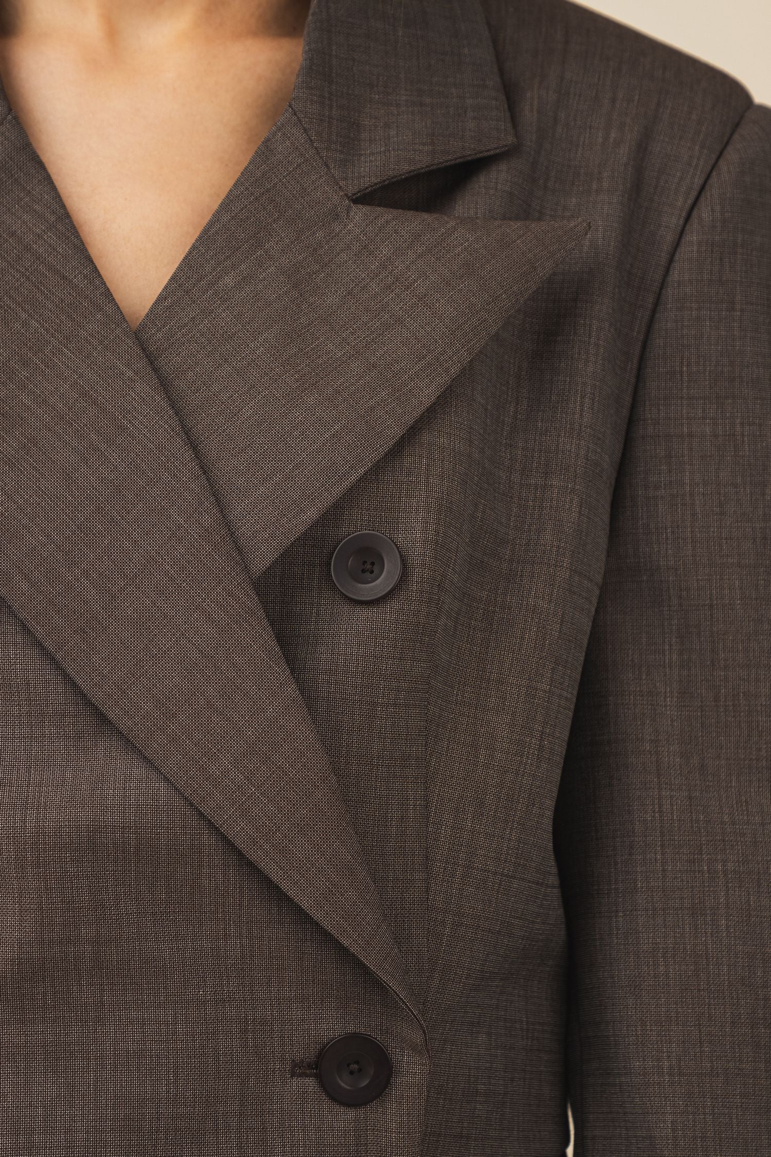 Dwurzędowa brązowa marynarka damska z wełny - Caffe