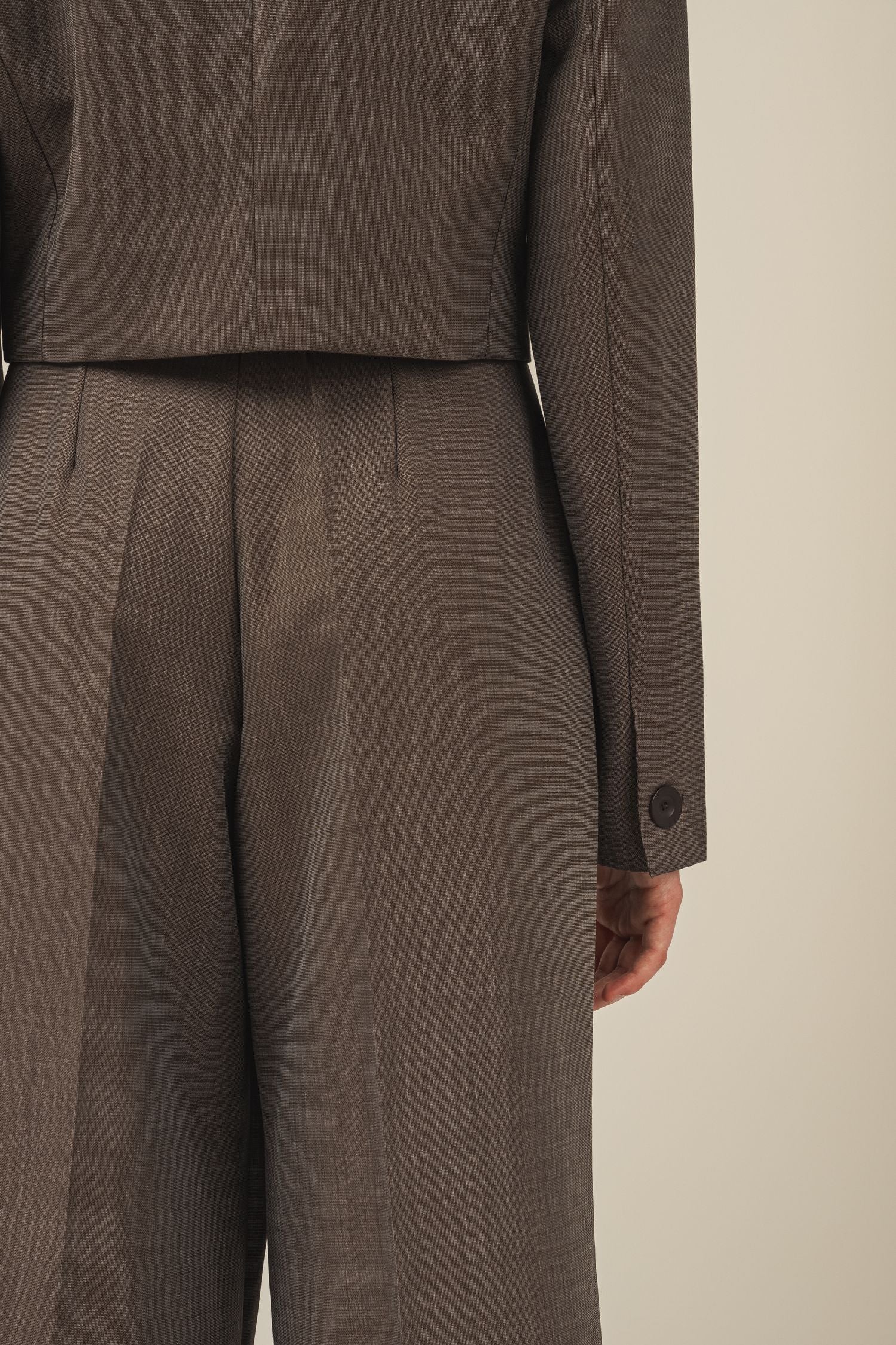 Brązowe spodnie damskie z kantem w 100% z wełny - Caffe