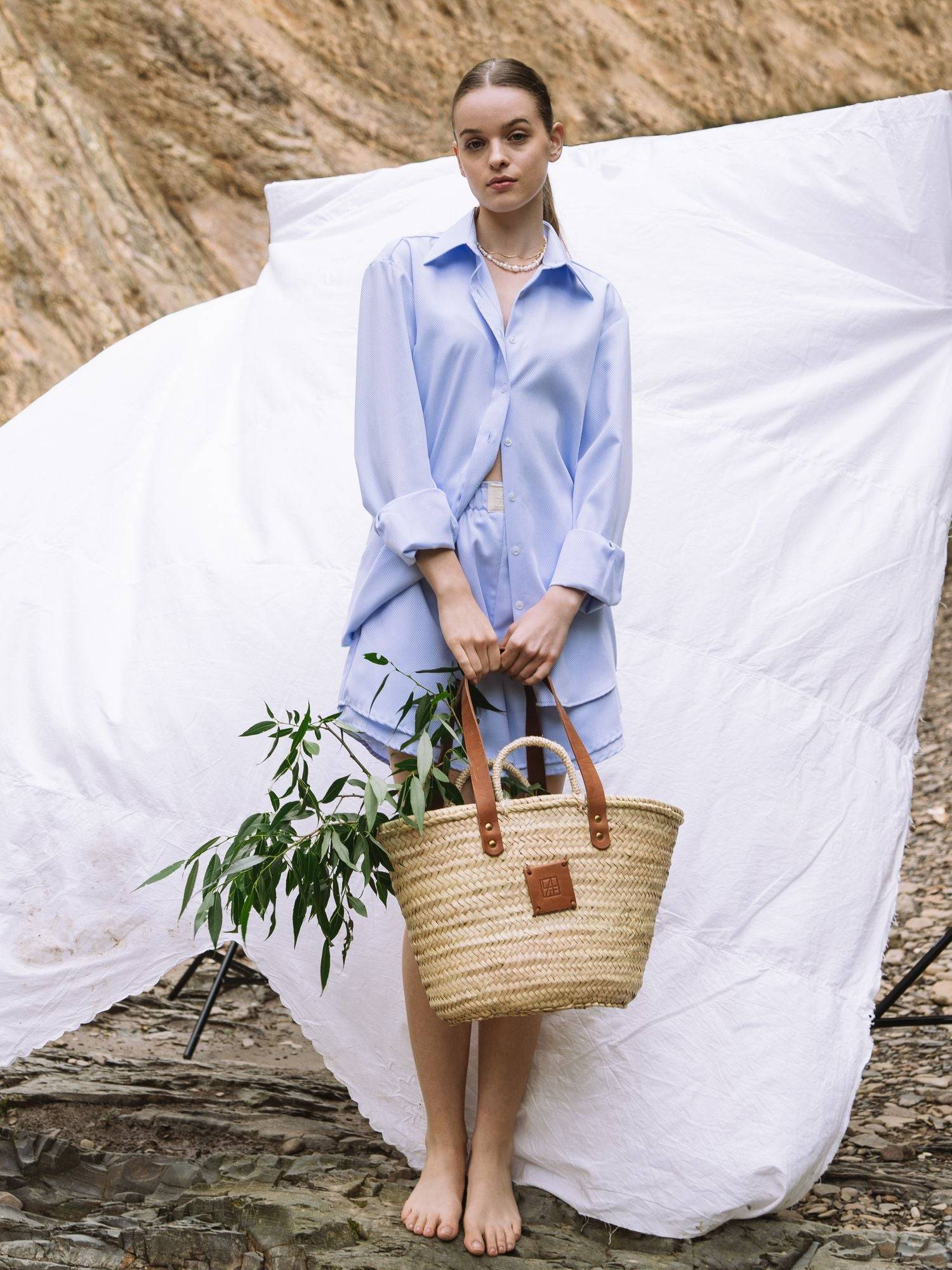 Niebieska koszula damska luźna CHAMBRAY | LAIF