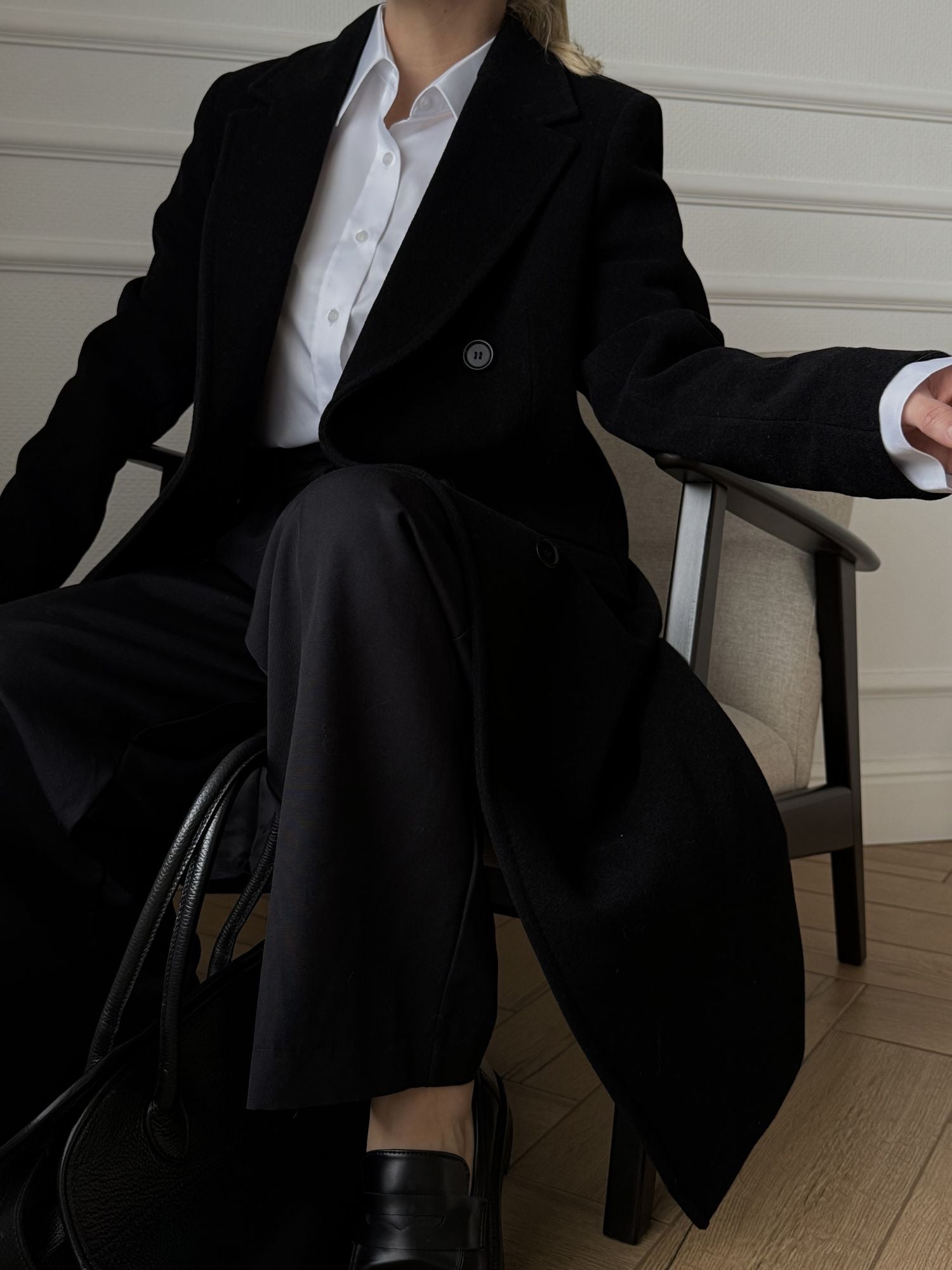 Dwurzędowy płaszcz z wełny dziewiczej 80% CHARLIE BLACK