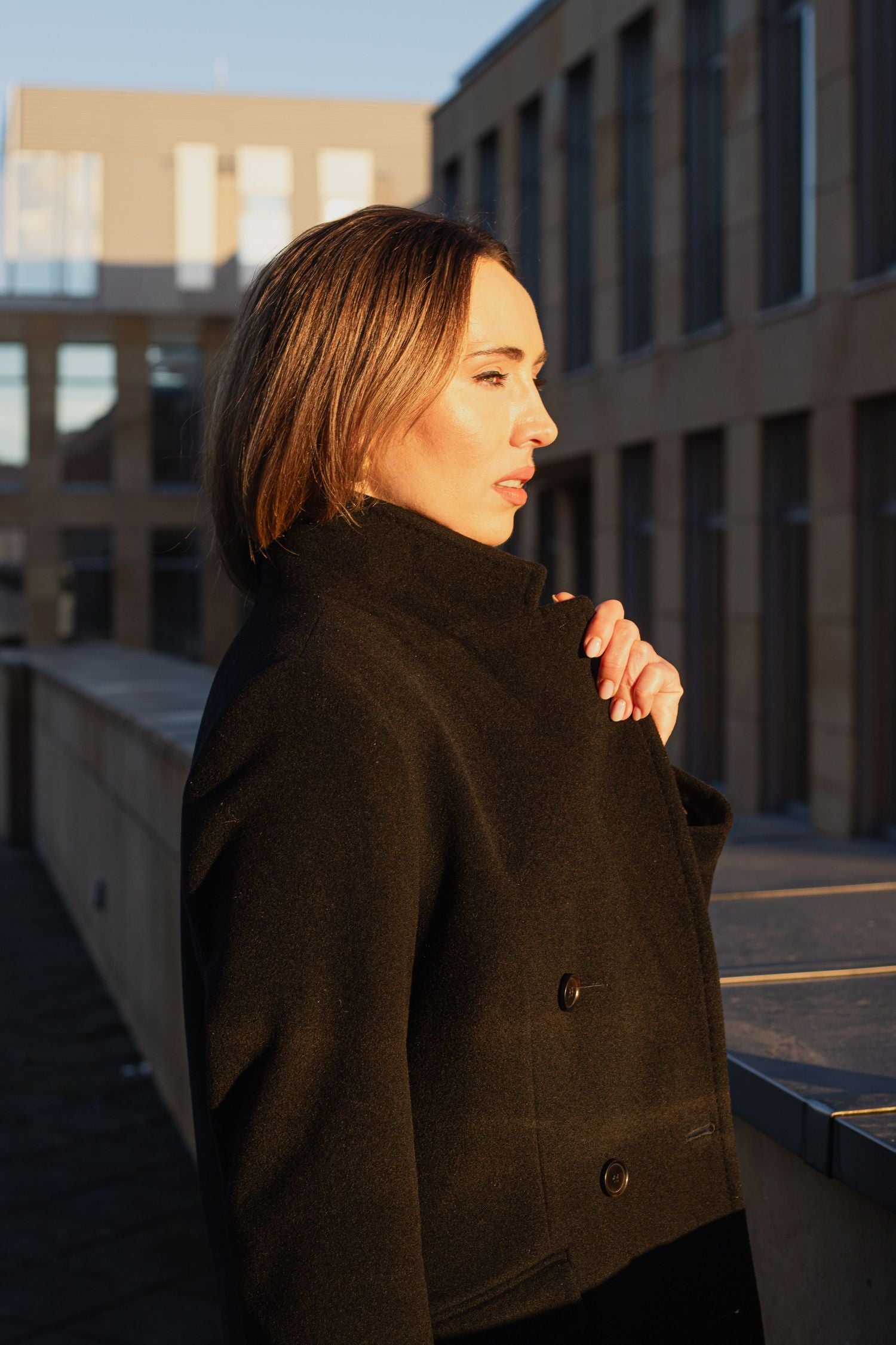 Dwurzędowy płaszcz z wełny dziewiczej 80% CHARLIE BLACK