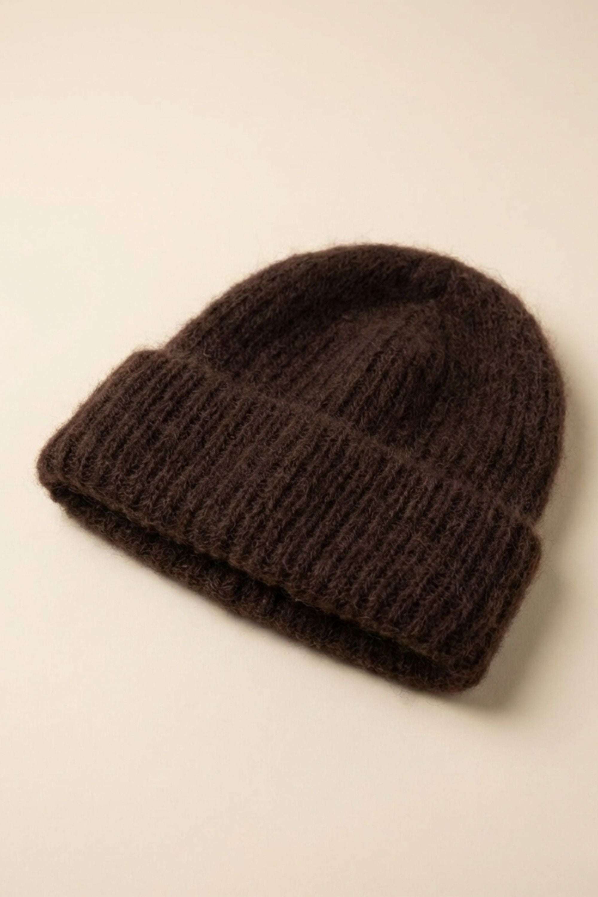 Ciepła Czapka Misty Beanie wykonana z 76% z moheru w kolorze czekoladowym