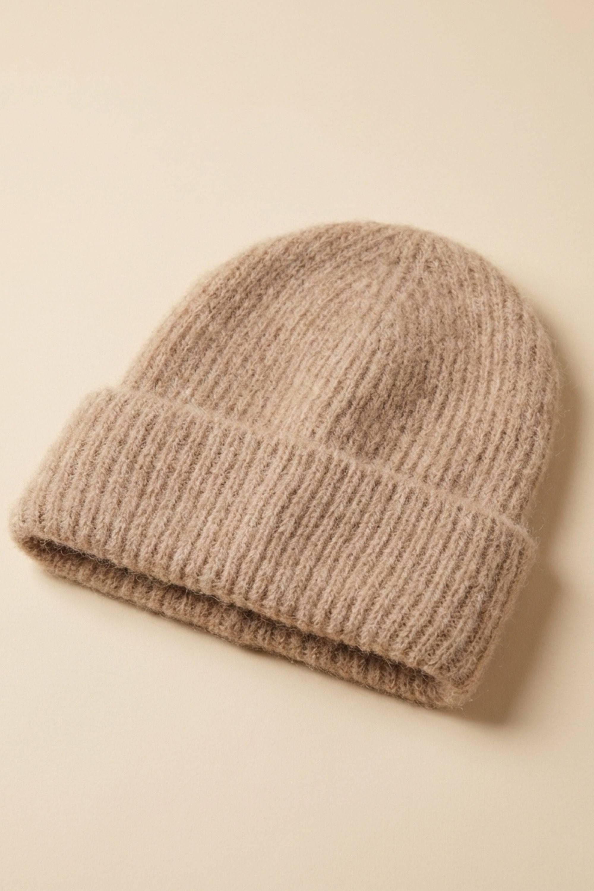 Ciepła Czapka Misty Beanie wykonana z 76% z moheru w kolorze karmelowym