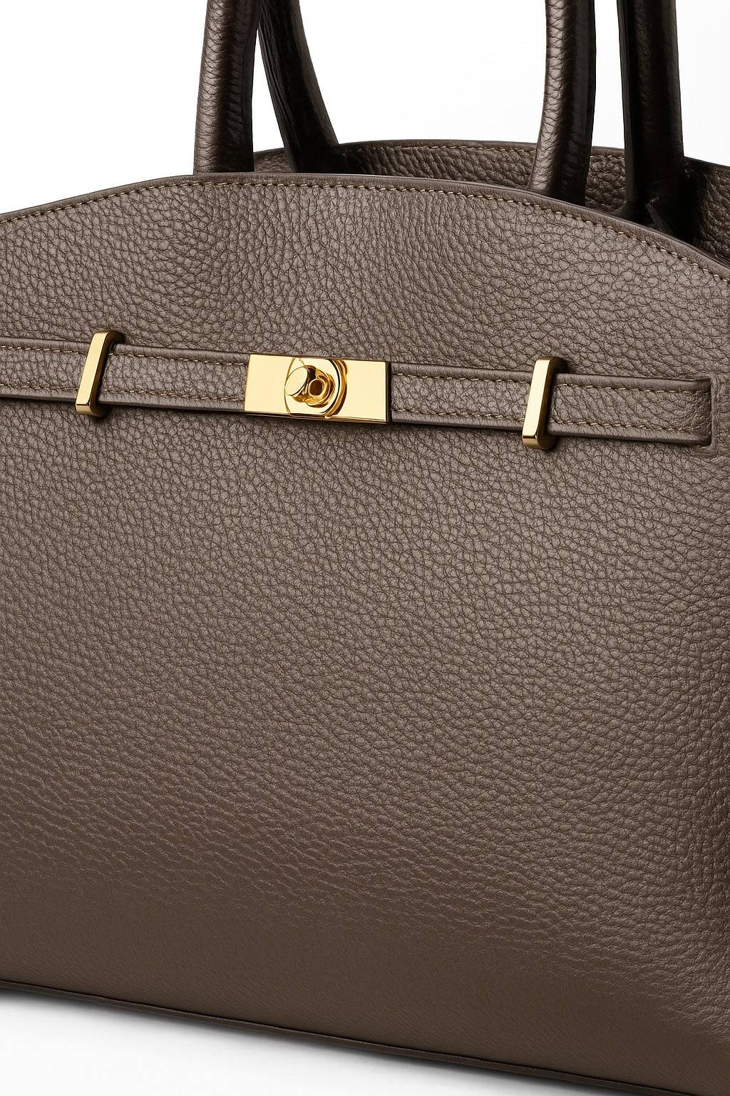 Duża skórzana torebka damska w kolorze czekoladowym - zbliżenie na detale