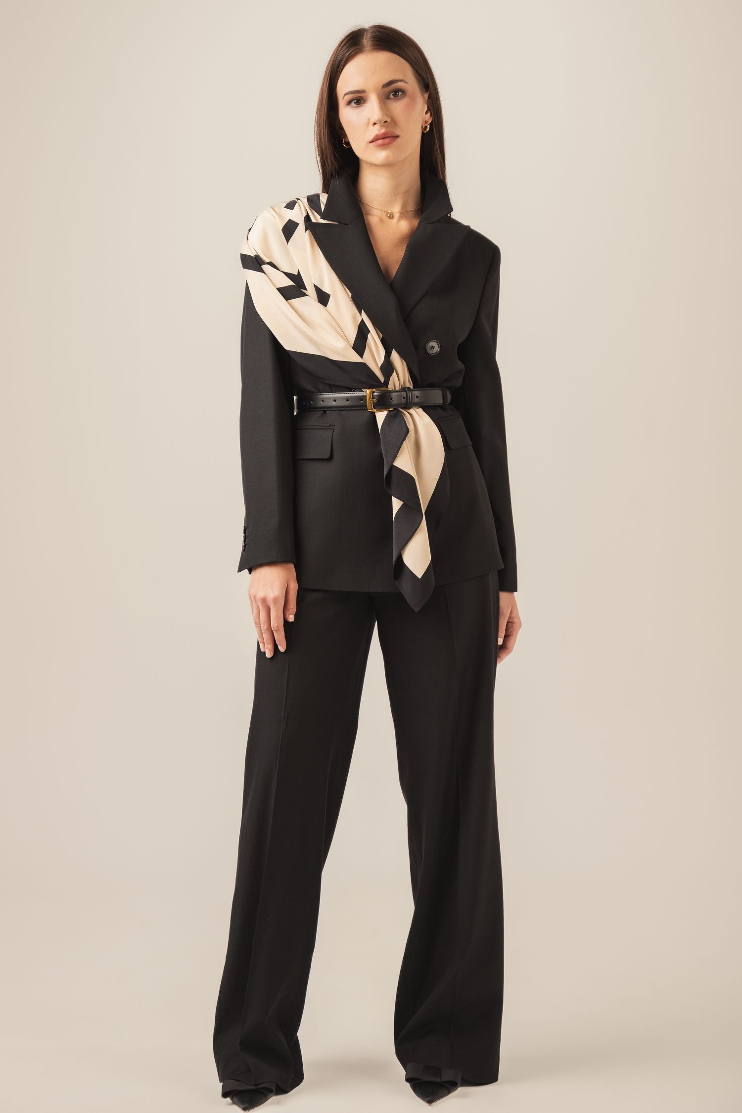 Czarna marynarka damska wełniana - dwurzędowa - GLORIA