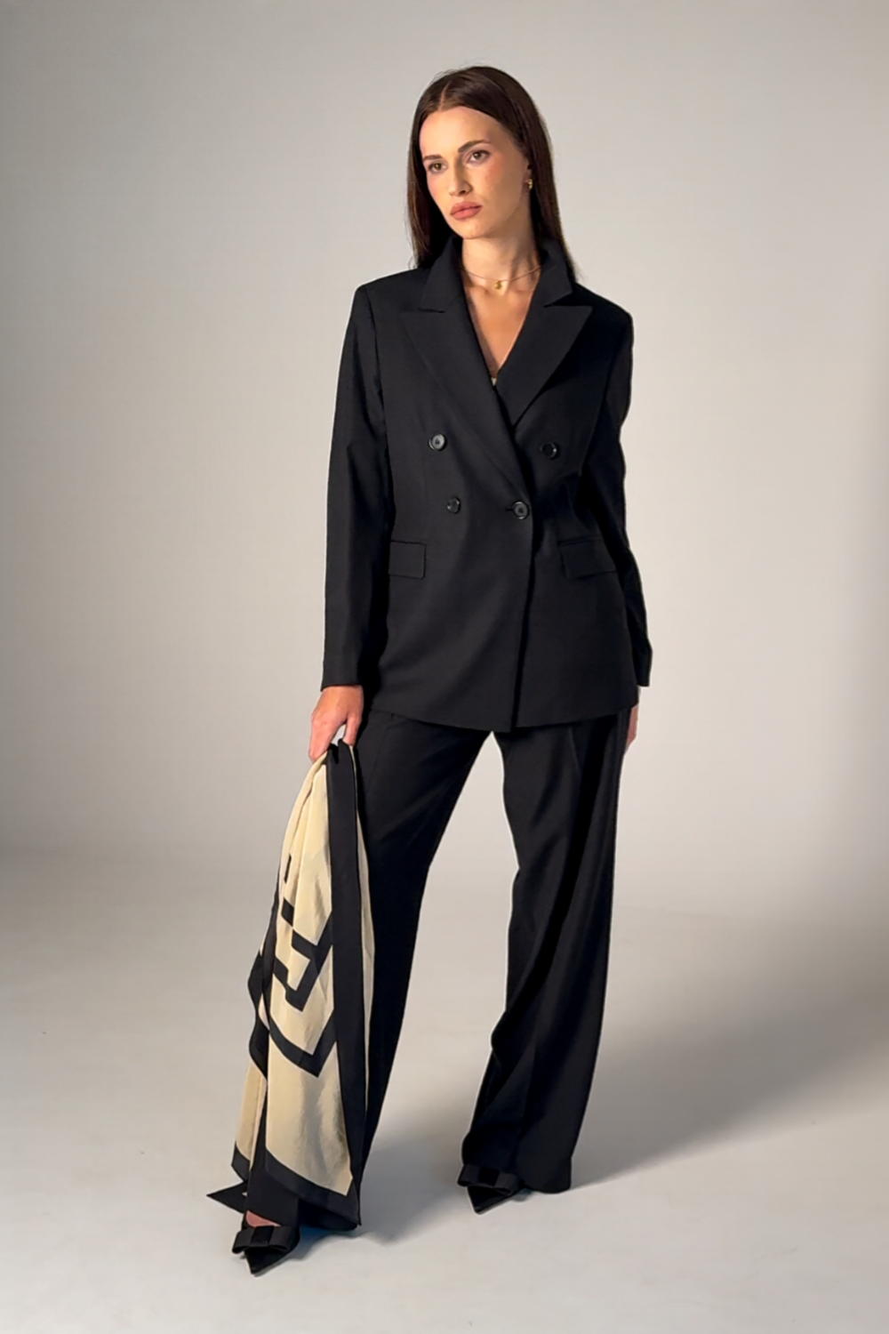 Czarna marynarka damska wełniana - dwurzędowa - GLORIA