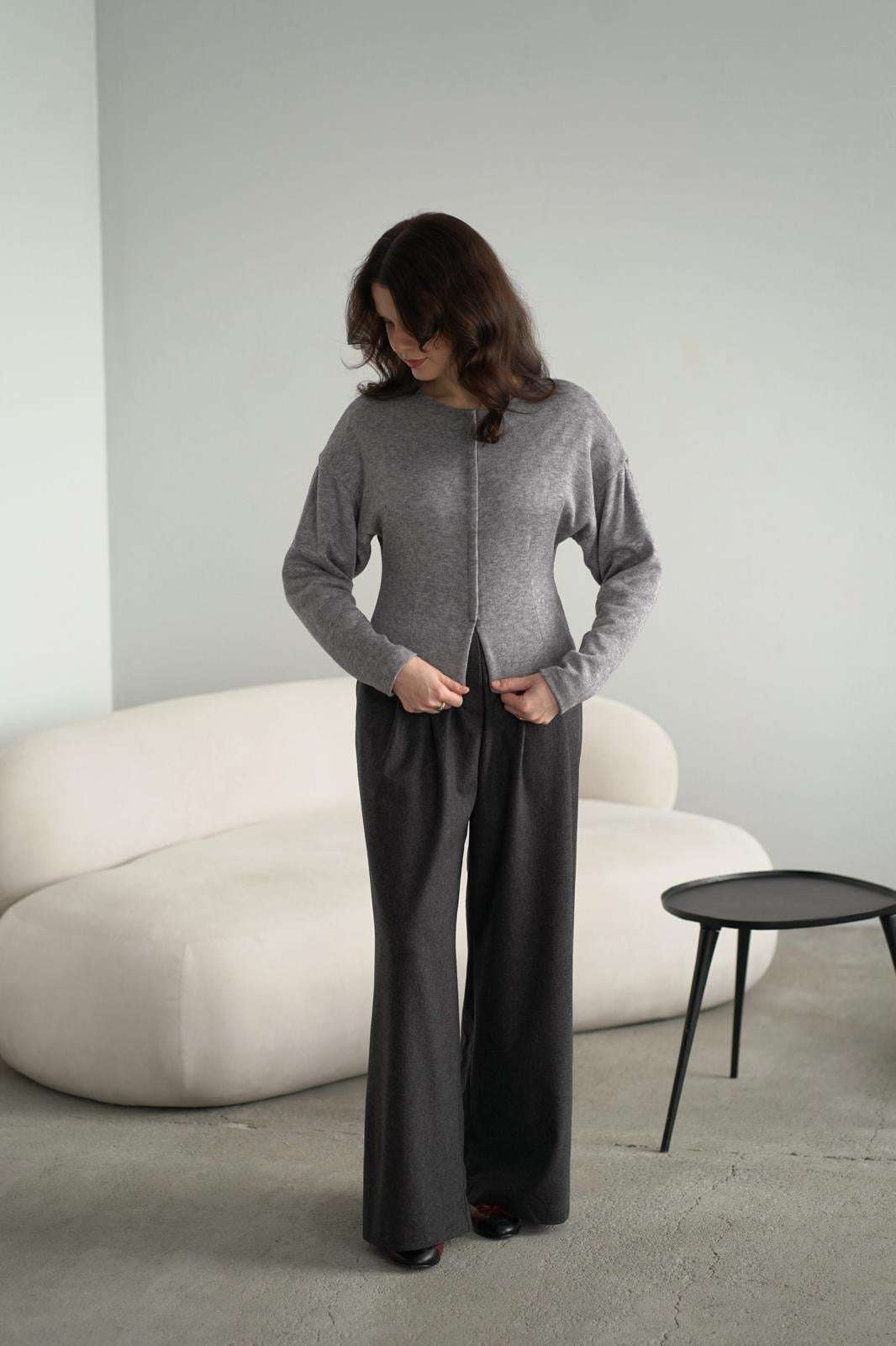 Taliowany sweter-żakiet z czystej wełny / rayon / tencel, elegancki i kobiecy, odzież w kategorii kardigan