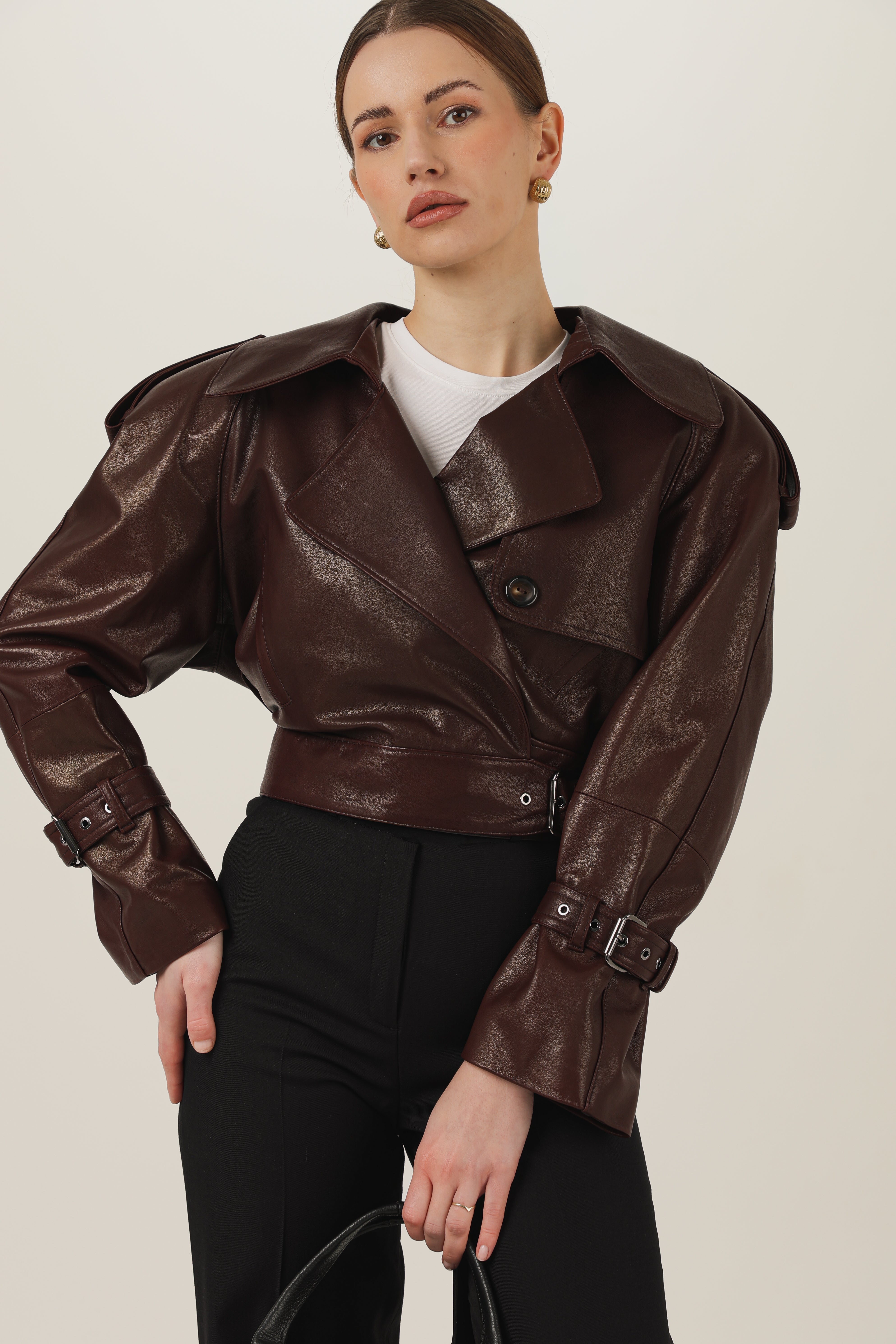 Ekskluzywna brązowa kurtka skórzana damska o fasonie oversize marki LAIF, wykonana z naturalnej skóry jagnięcej premium.