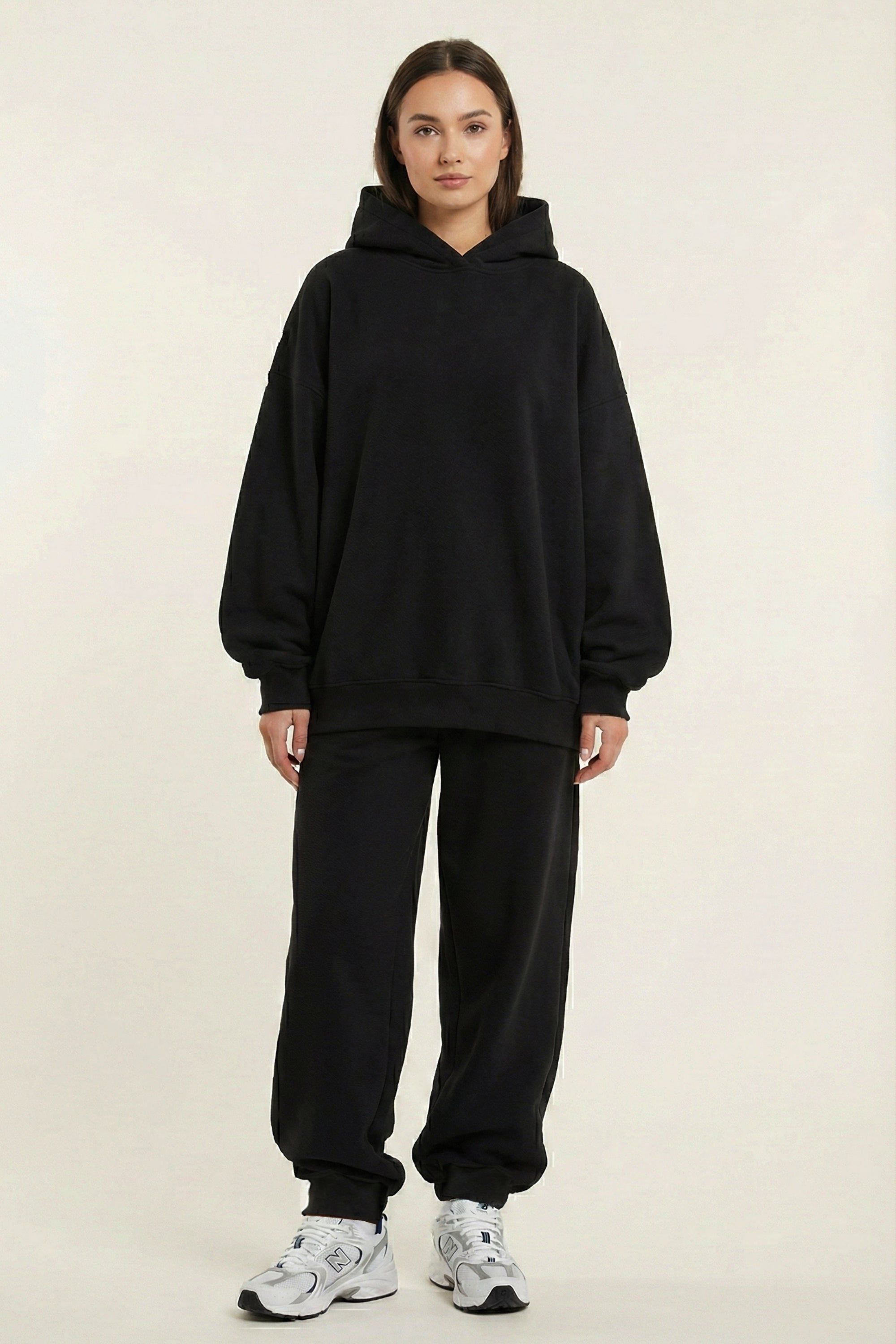 czarna bluza oversize z kapturem, odzież sportowa, casual, lounge