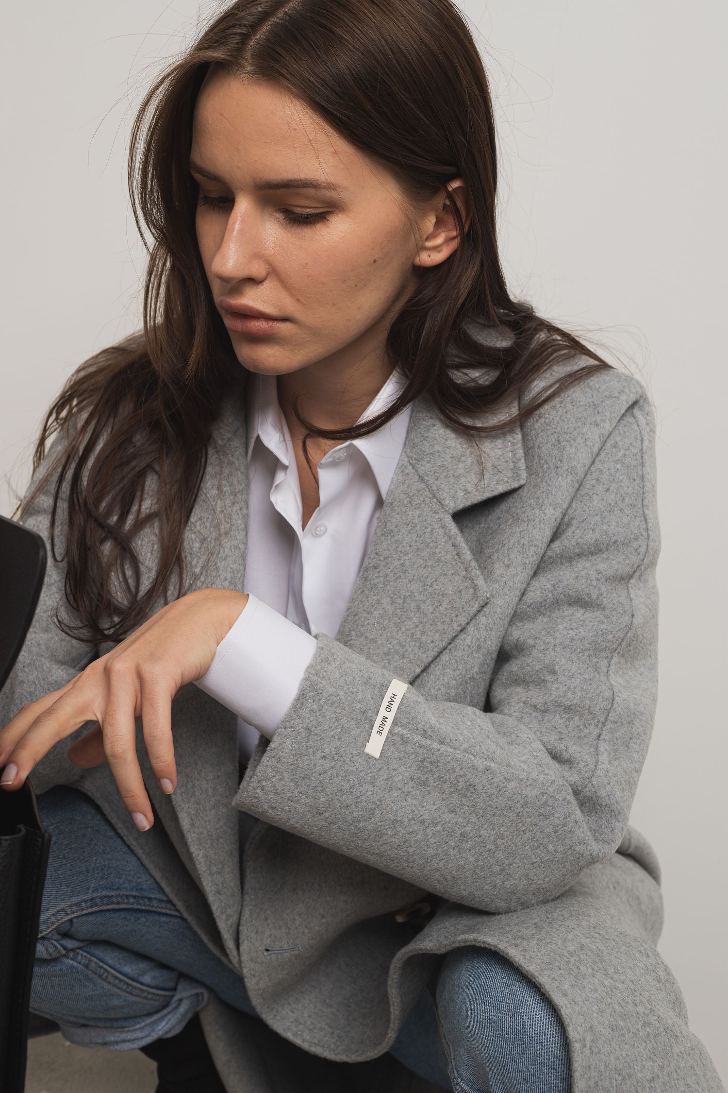 Szary płaszcz damski dwurzędowy bez podszewki RAY GRAY