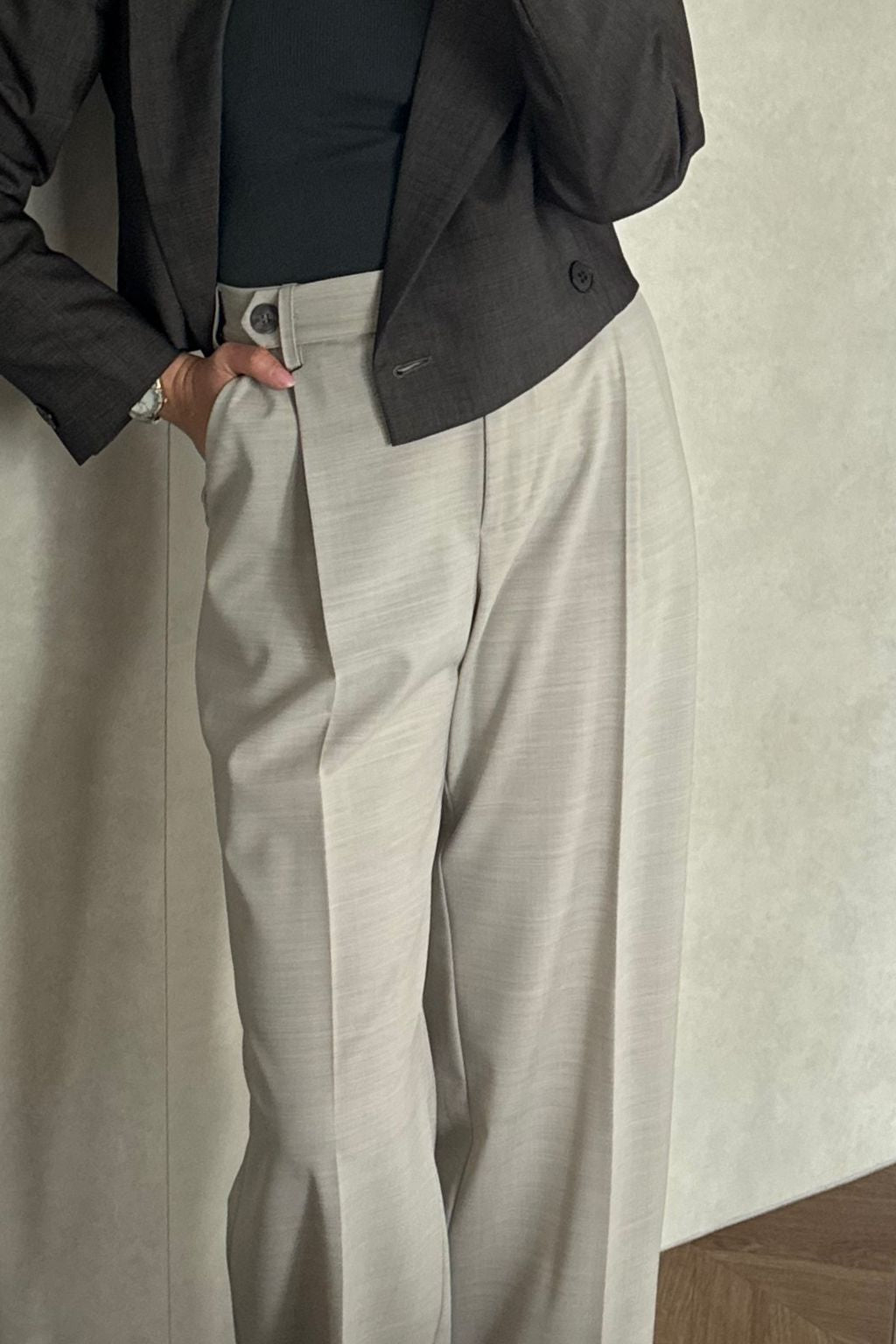 Spodnie damskie z kantem - wełna i elastan - Greige Wool