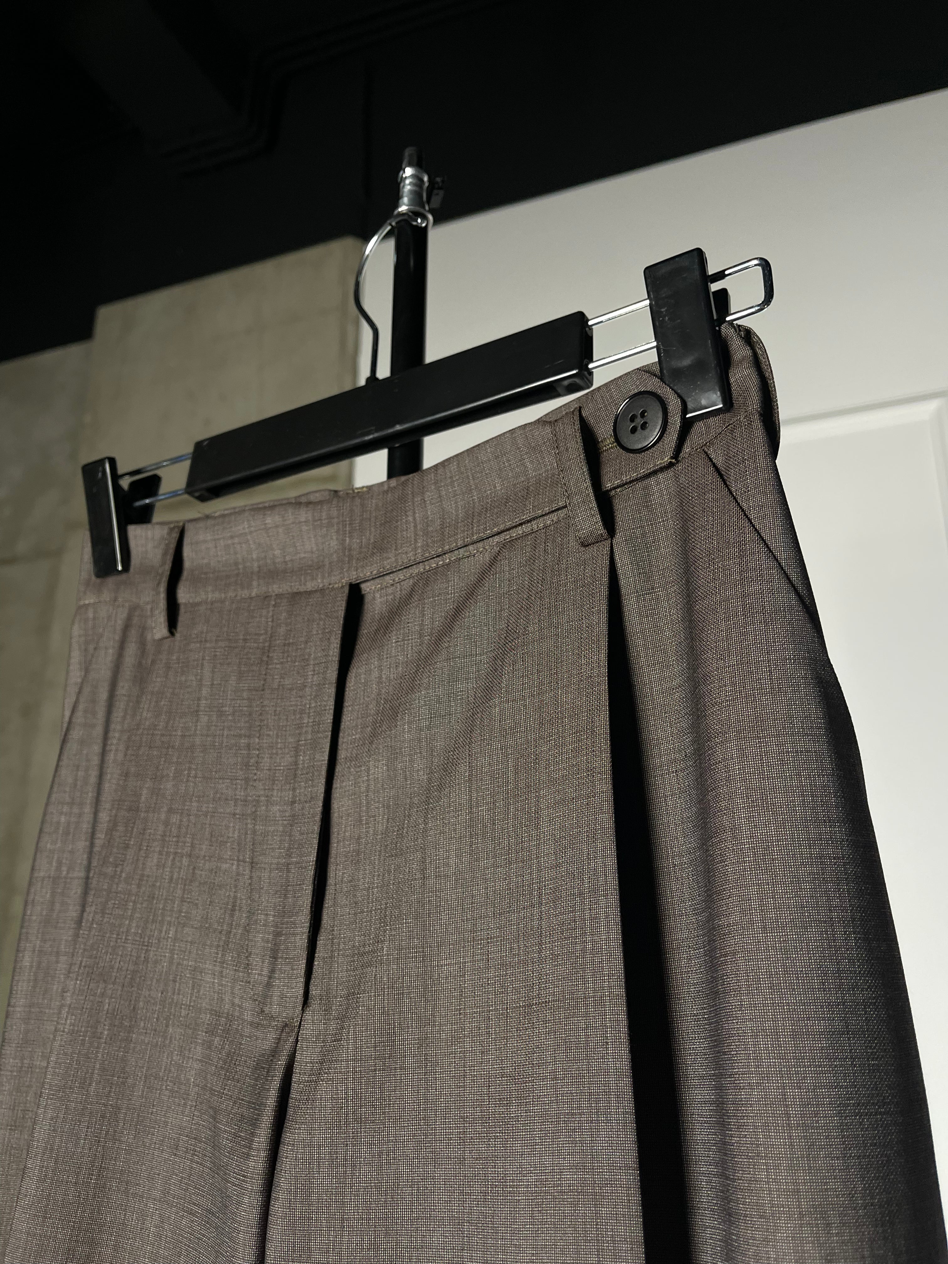 Brązowe spodnie damskie z kantem w 100% z wełny - Caffe