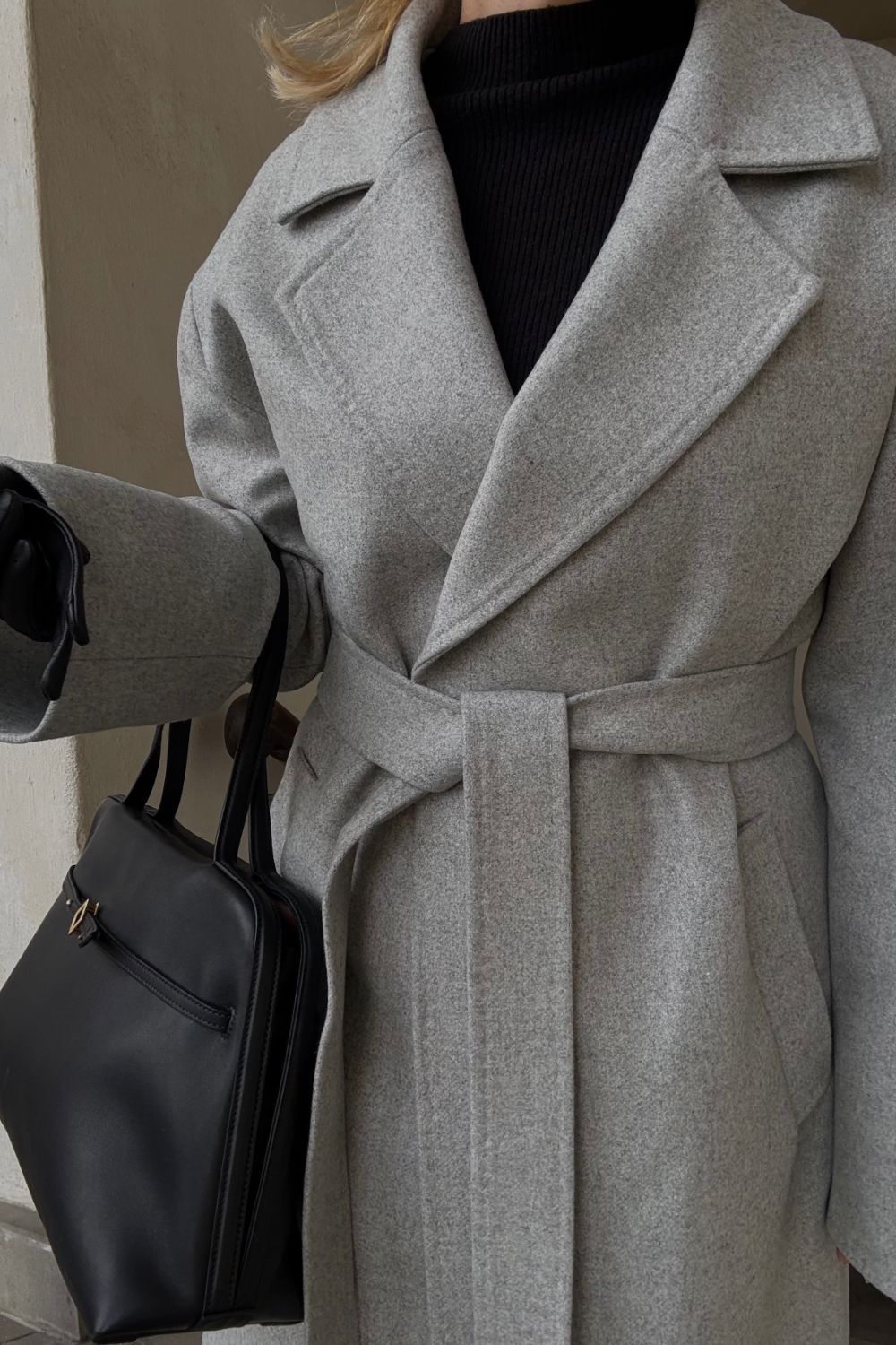 Damski szary wełniany płaszcz damski z paskiem - szary BASE