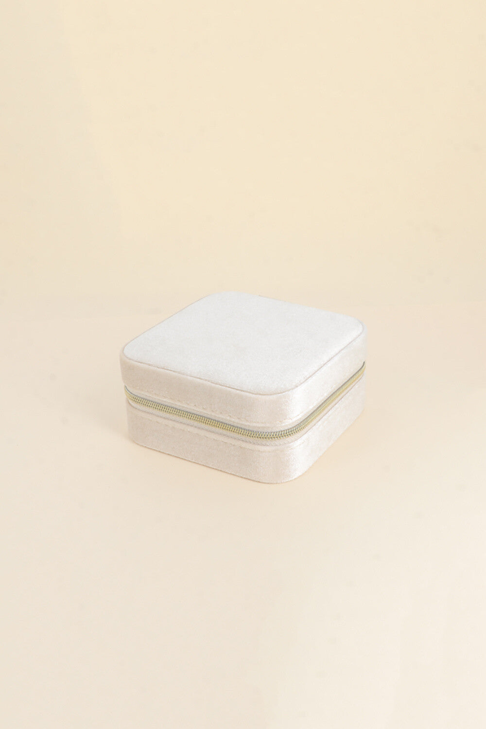 Eleganckie welurowe pudełko na biżuterię