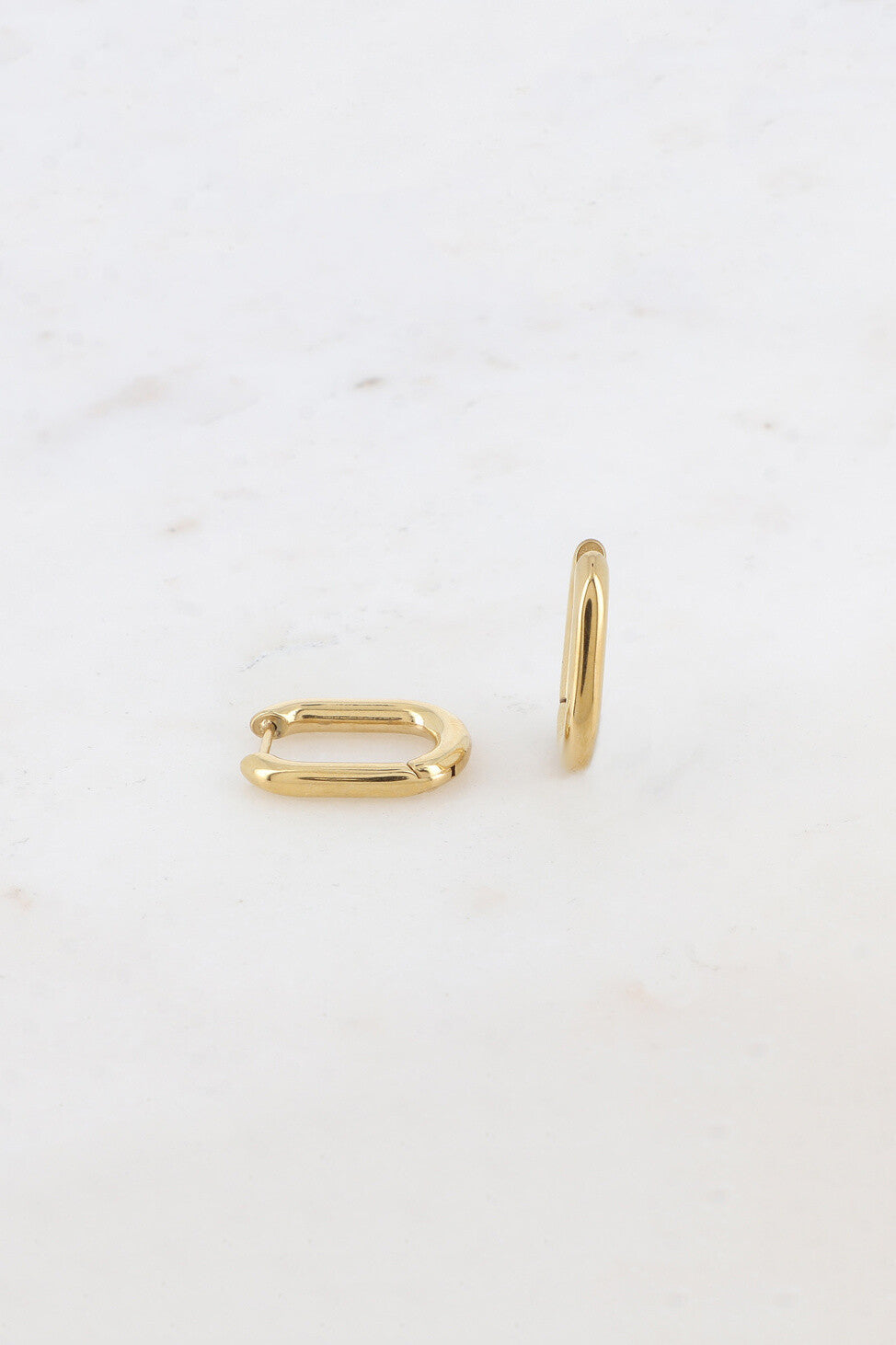 Kolczyki Oval — ponadczasowa forma, nowoczesna elegancja