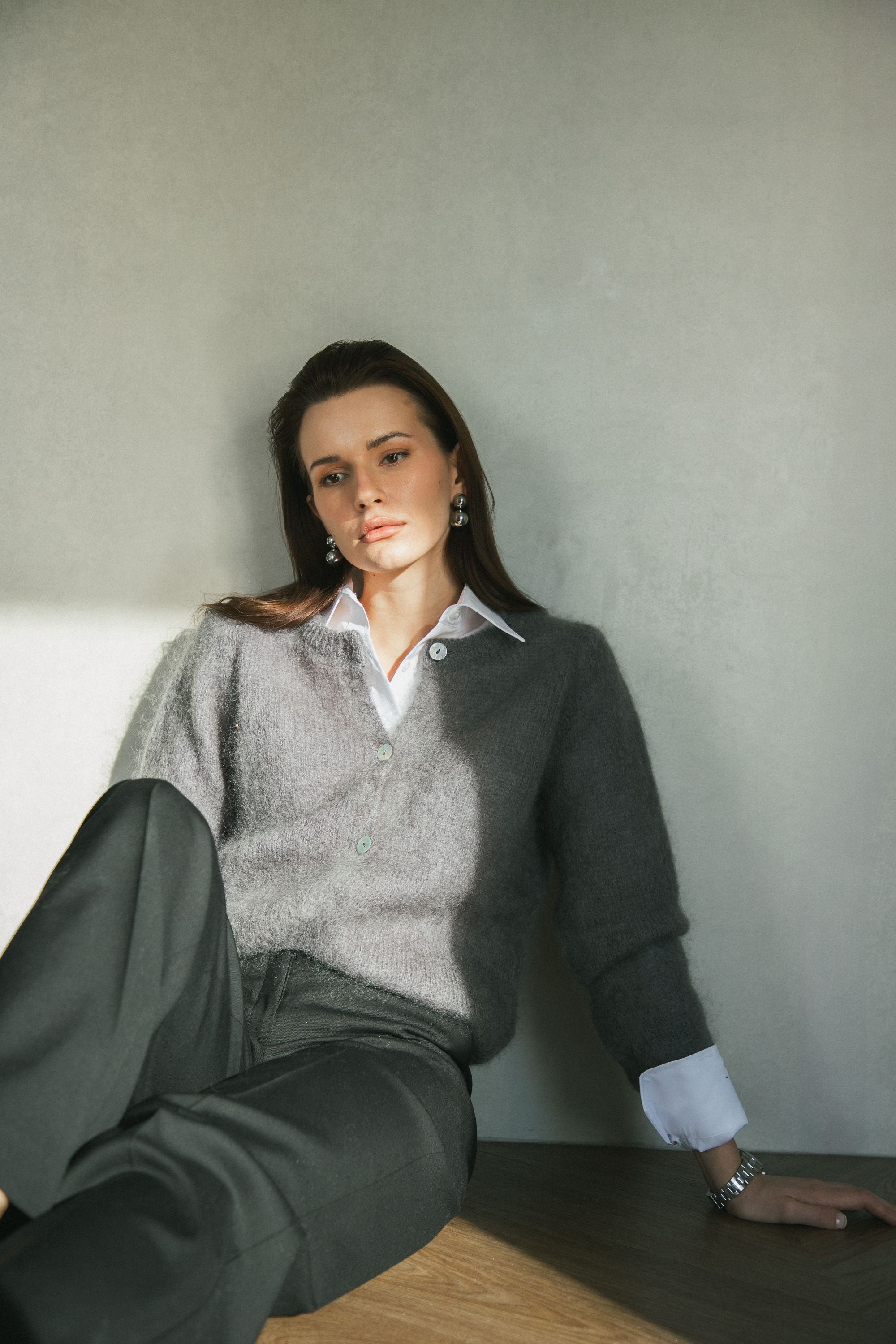 Krótki sweter rozpinany - 76% moheru - CELESTE