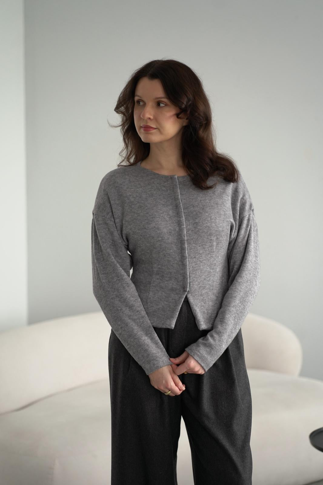 Sweter elegancki z czystej wełny w kategorii odzieży i akcesoriów, modelujący talię, kobiecy styl