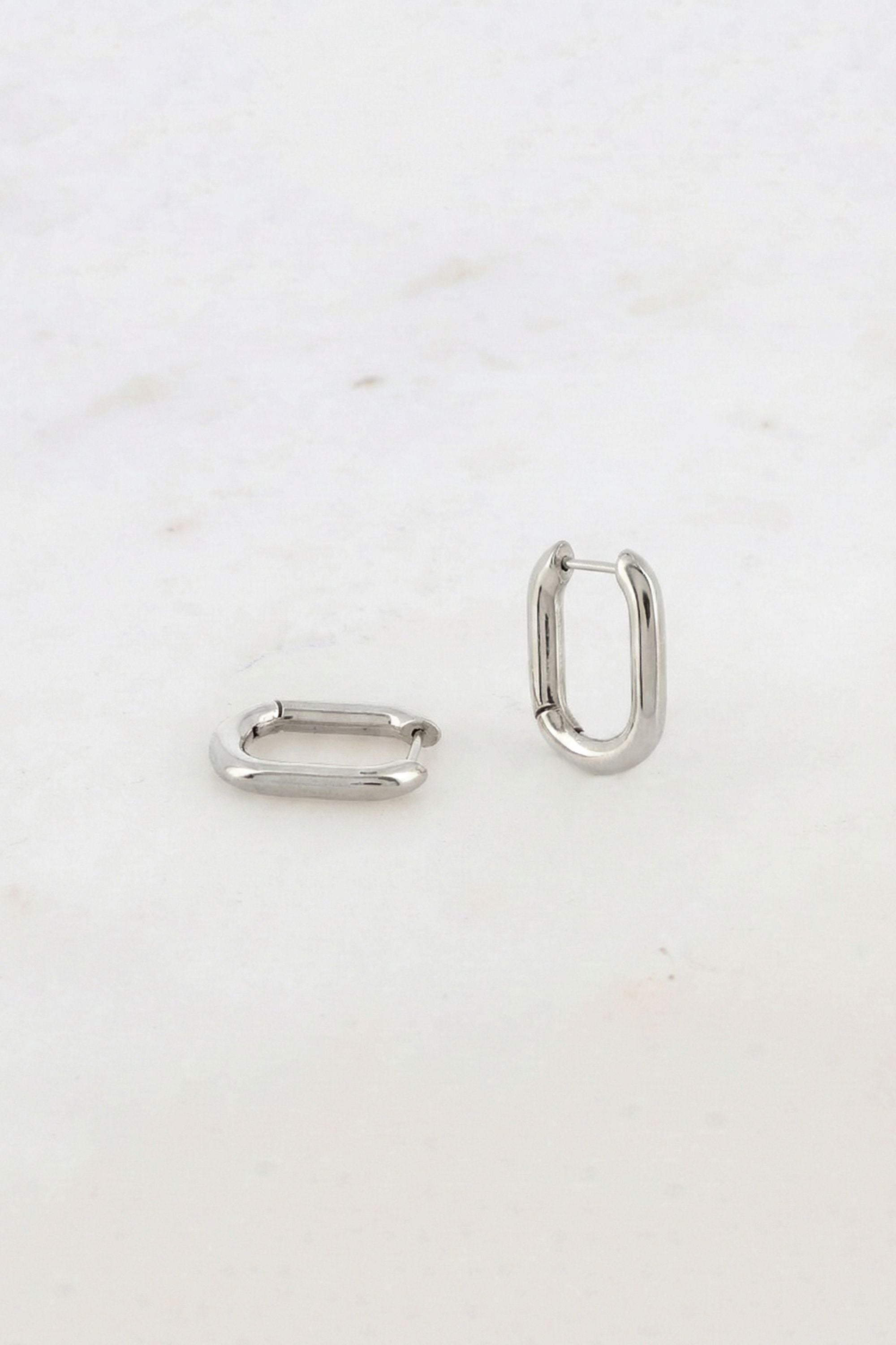 Kolczyki Oval — ponadczasowa forma, nowoczesna elegancja