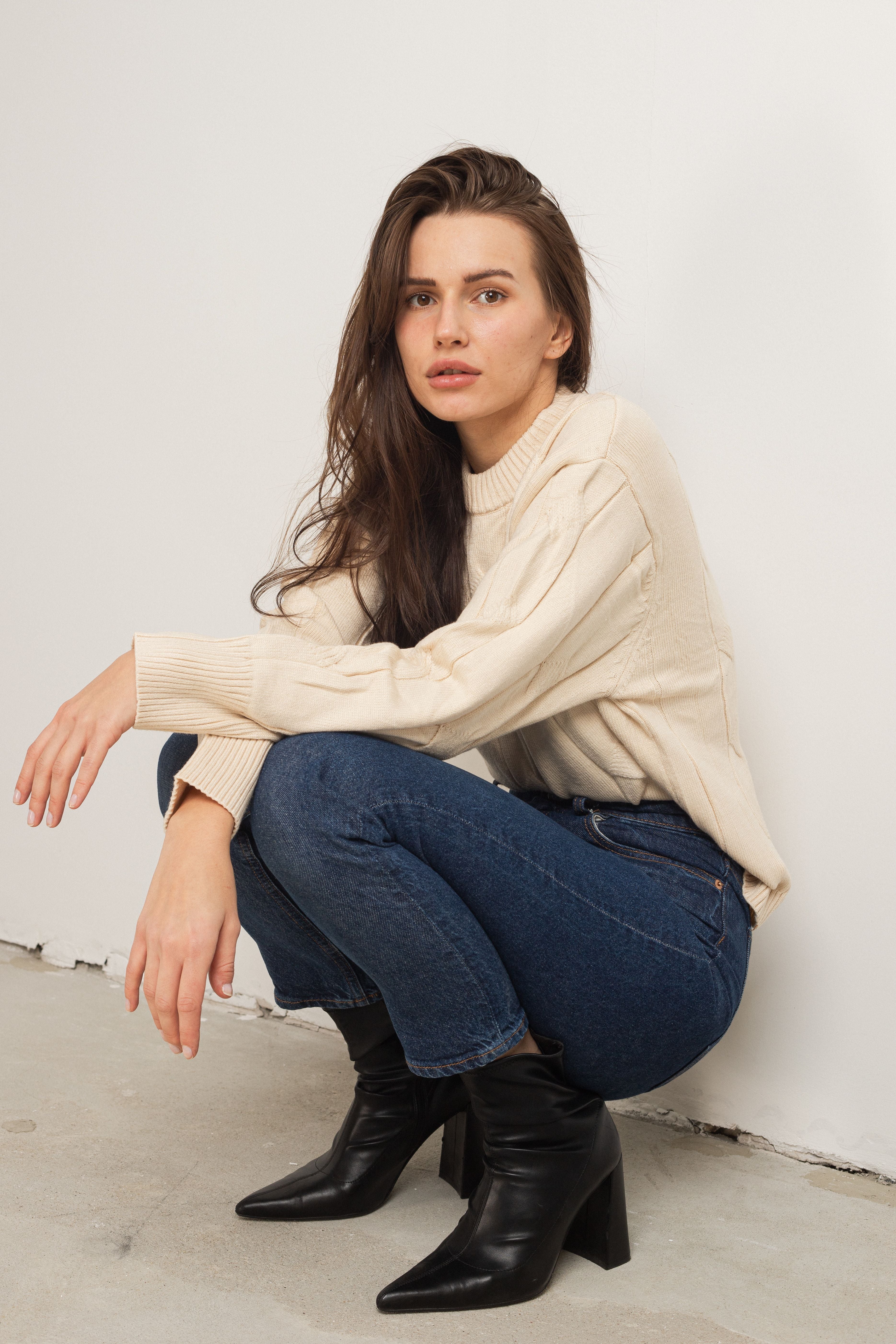 Klasyczny damski sweter w stylu old money HENRY