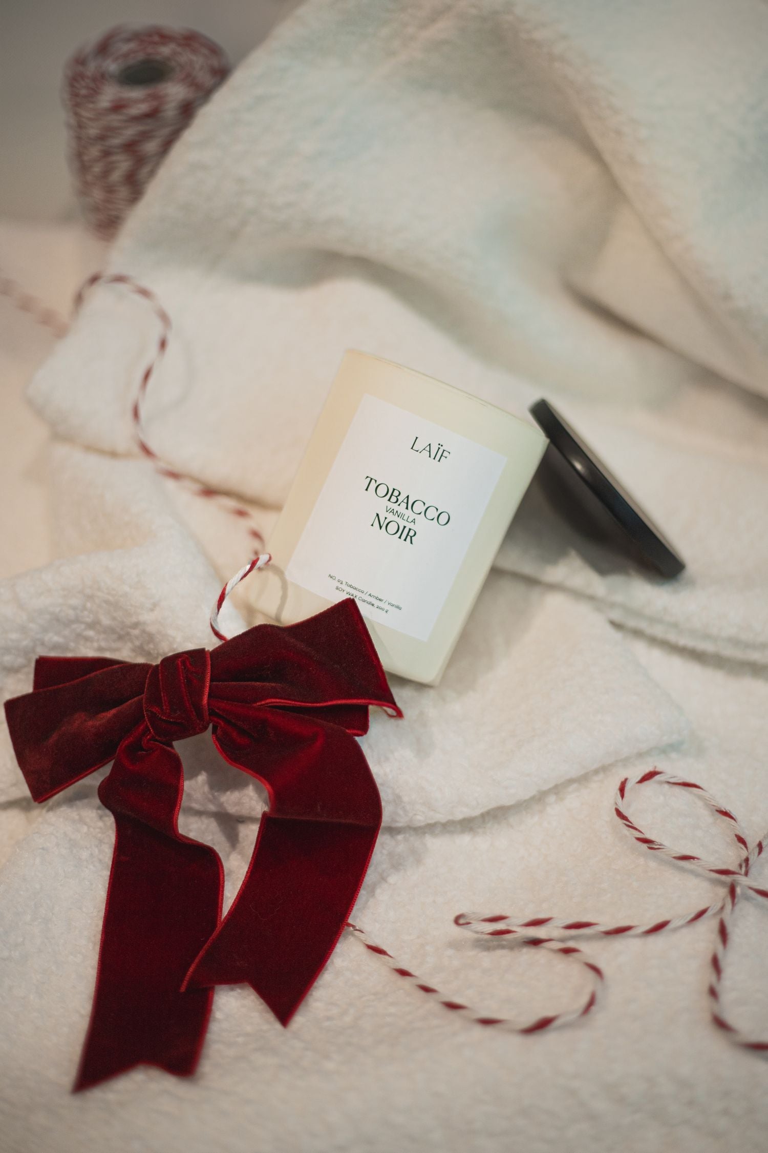 Świeca sojowa o zapachu perfum NOIR